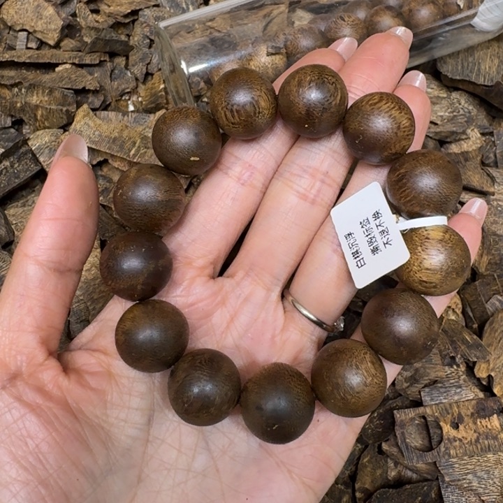 沉香手串白棋沉浮一条