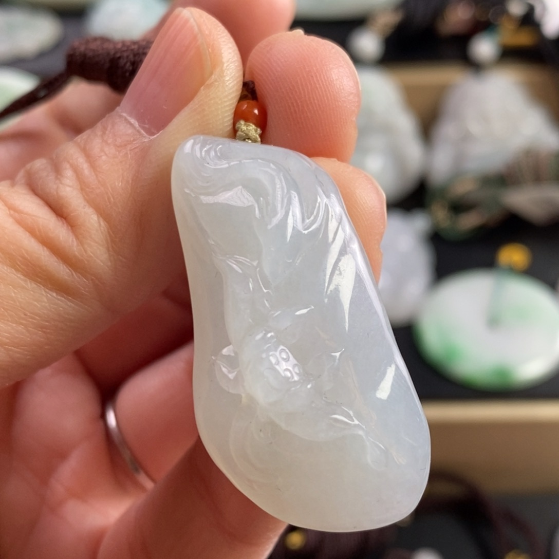 翡翠颈饰未镶嵌荷叶鱼