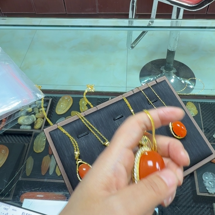 j***a石英岩玉合金颈饰