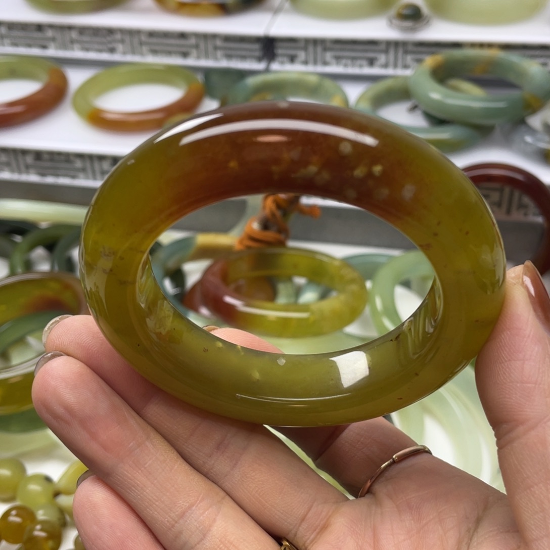 蛇纹石玉未镶嵌手镯