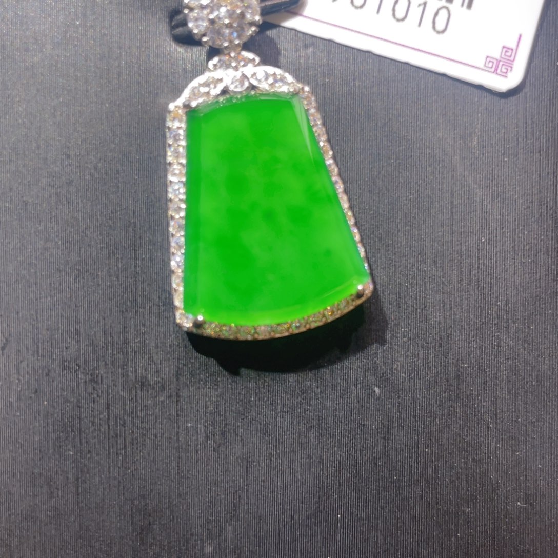 翡翠未镶嵌颈饰吊坠