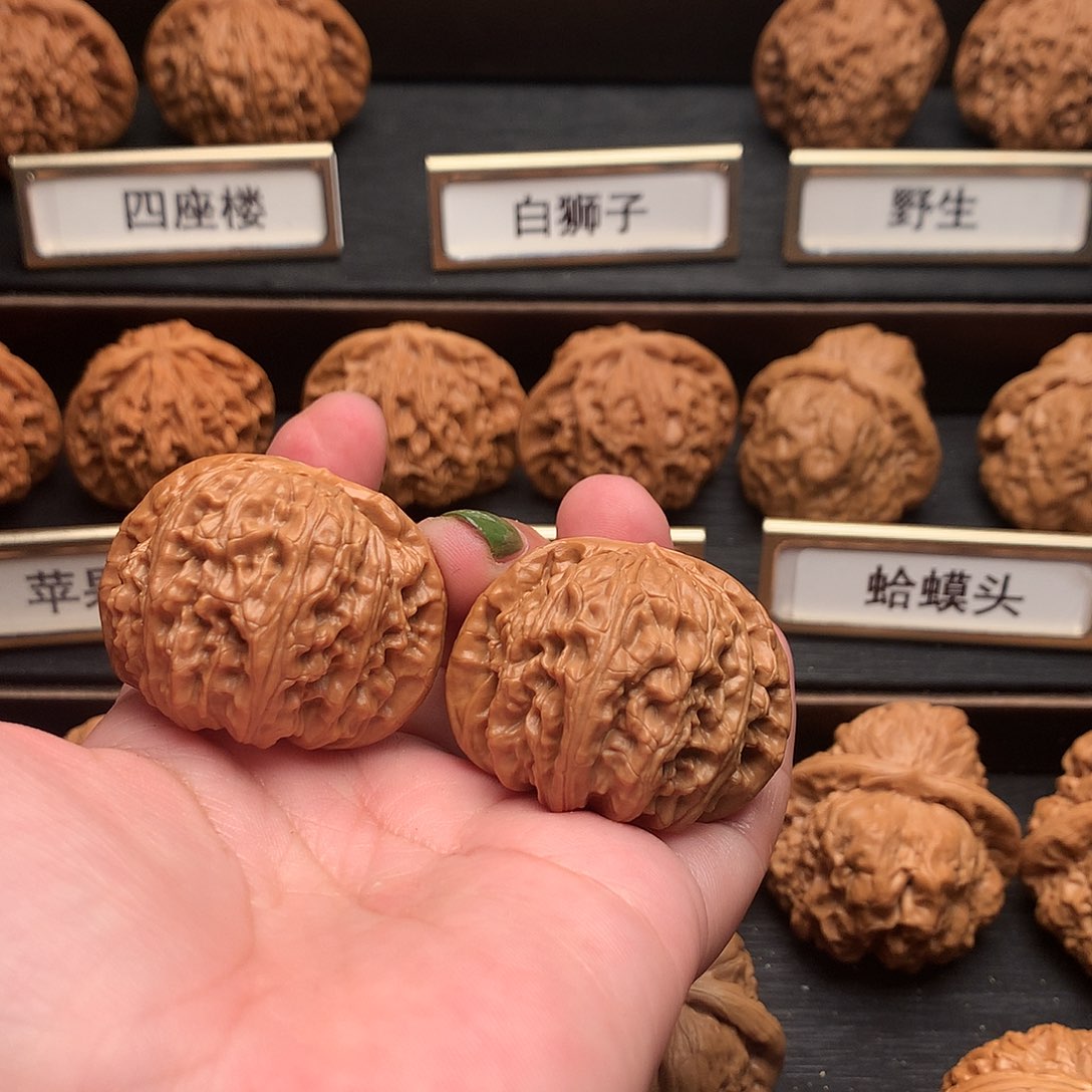文玩核桃吊坠403号白狮子40