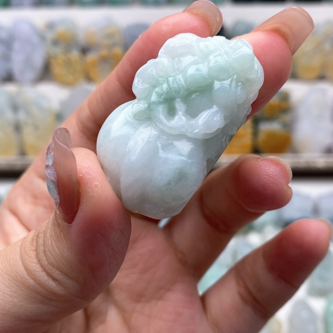 翡翠吊坠(赠链)未镶嵌口含珠