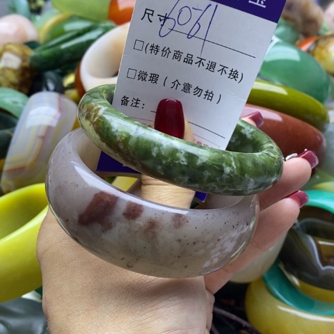 蛇纹石玉手镯未镶嵌