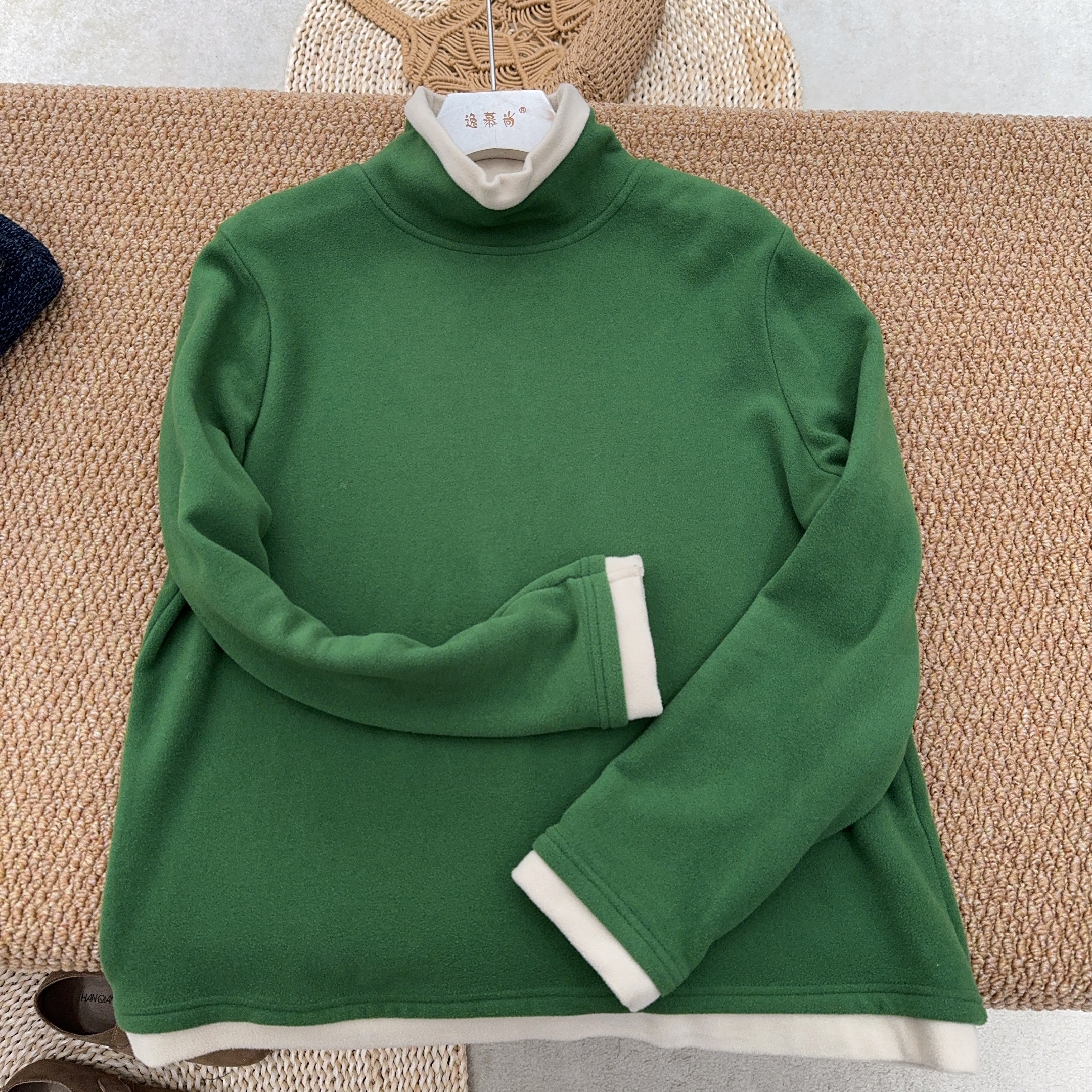 [萍姐推荐]2025冬季新品高领时尚修身澳绒加厚显瘦拼色打底衫女