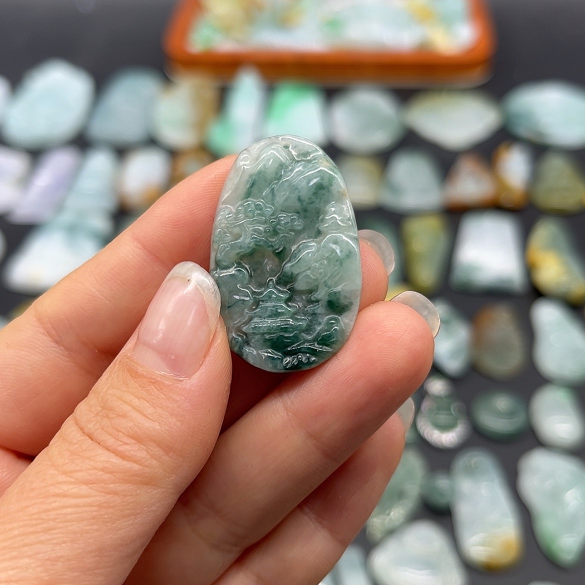 【闪购商品】翡翠颈饰未镶嵌山水