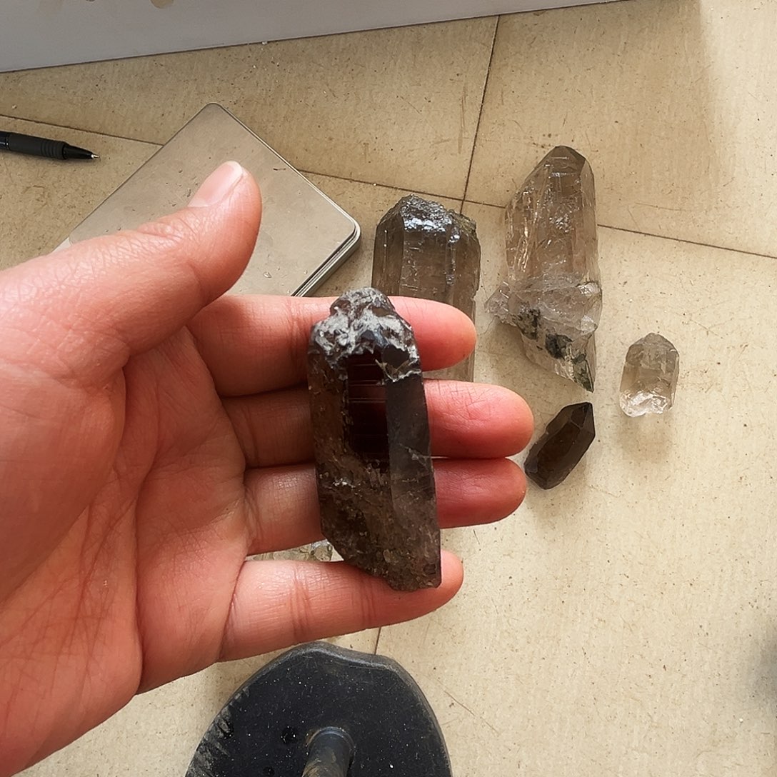 J***y未镶嵌珠宝半成品水晶