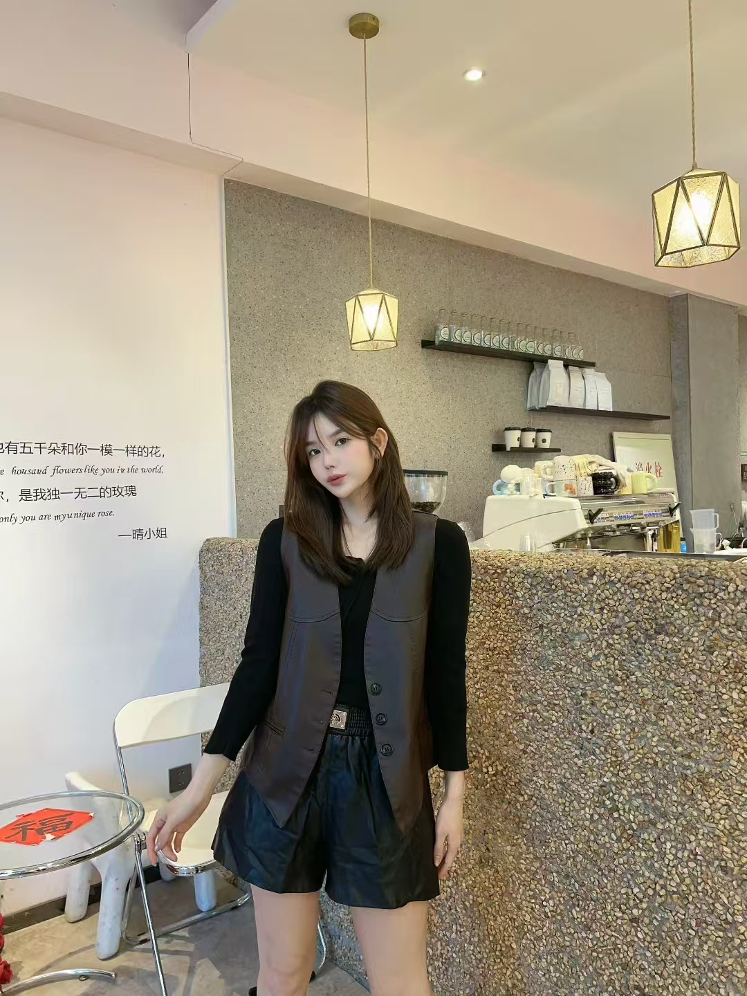 网红爆款V领水洗U单排扣短款马甲无袖外搭外搭坎肩皮衣外套女洋气