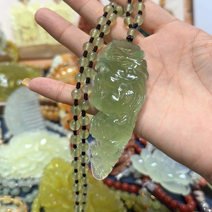 合金蛇纹石玉吊坠
