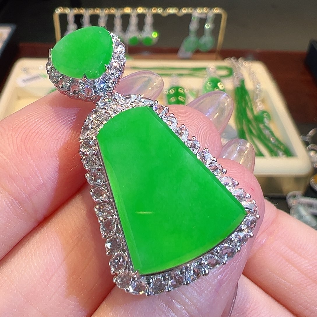 翡翠吊坠(不含链)18K金镶嵌翡翠