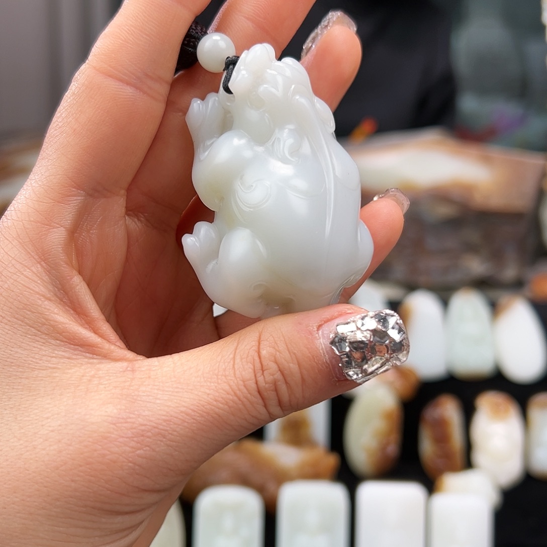 和田玉颈饰未镶嵌梦*然