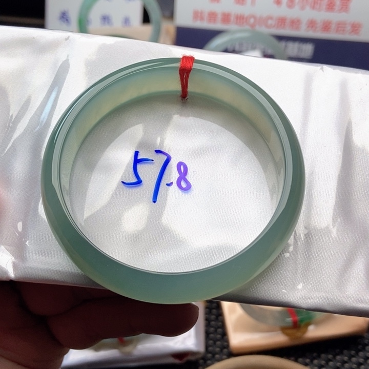 翡翠未镶嵌手镯起胶光