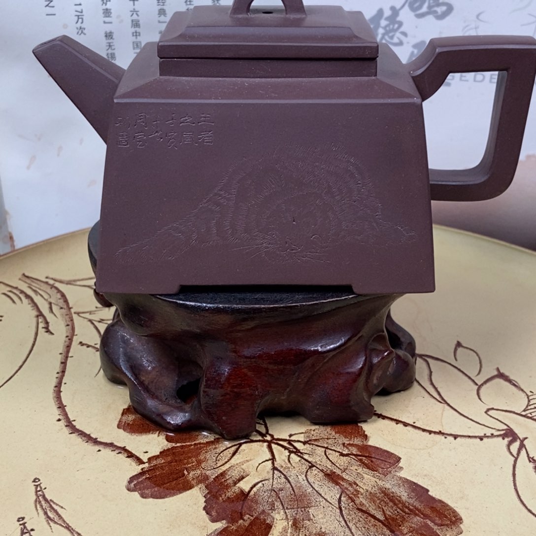 紫砂茶壶山****司全手周莹刻绘