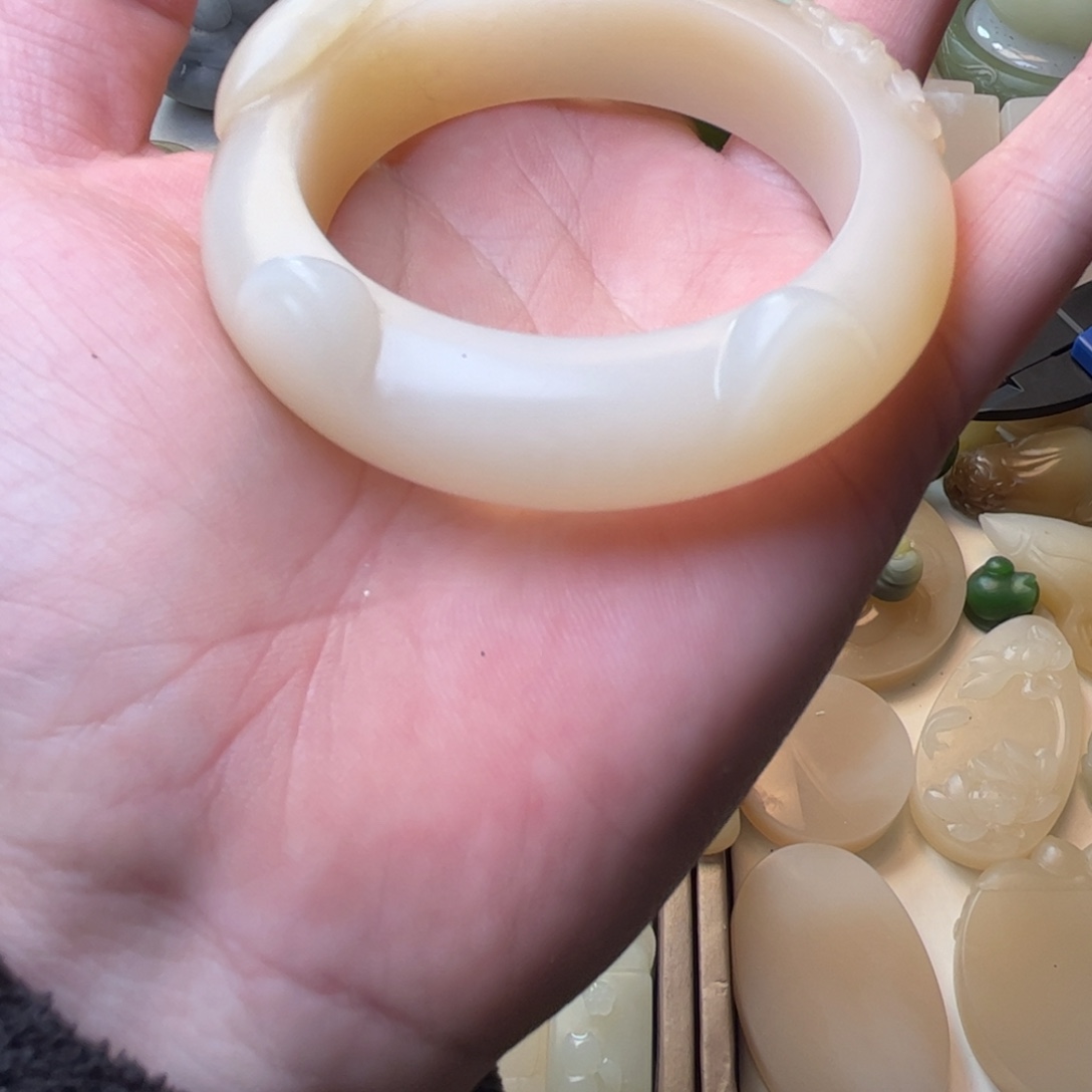 丰***猫和田玉（糖玉）未镶嵌手镯