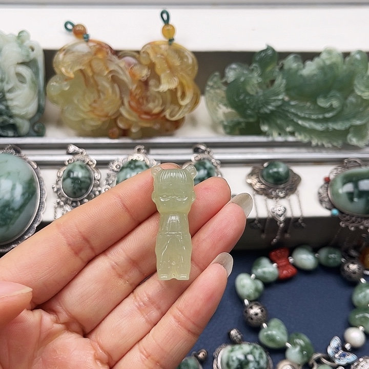 透闪石-蛇纹石玉颈饰未镶嵌