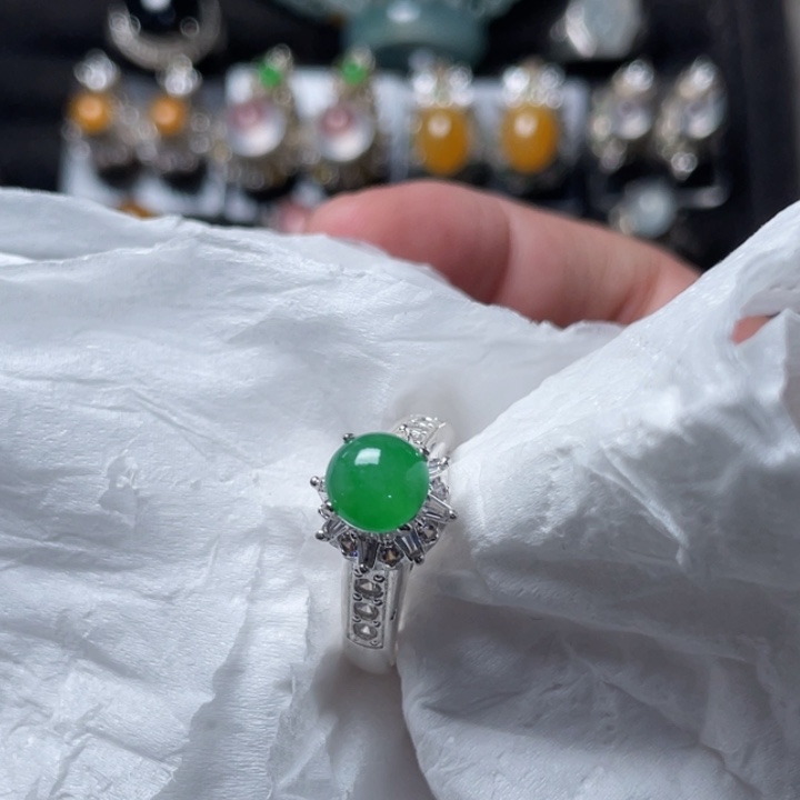 未镶嵌定制翡翠天然缅甸翡翠绿蛋面，卡7+