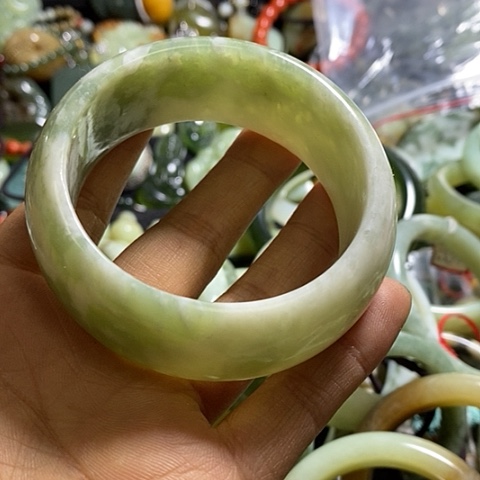 透闪石-蛇纹石玉手镯未镶嵌59-60口径