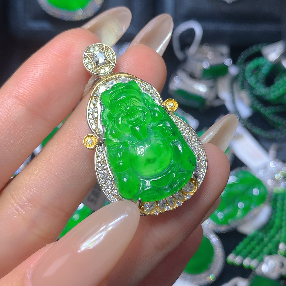 翡翠颈饰银S925镶嵌翡翠