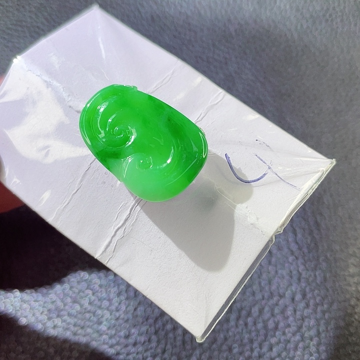 定制翡翠未镶嵌翡翠