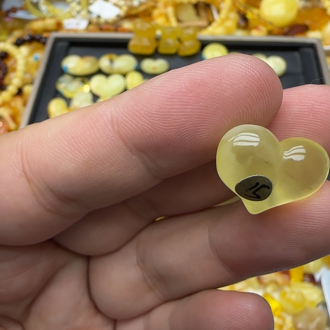 蓝珀未镶嵌裸石1.55克