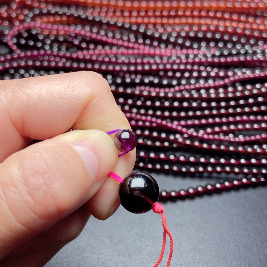 未镶嵌手链石榴石宝***哥12酒红色+7紫牙乌单珠