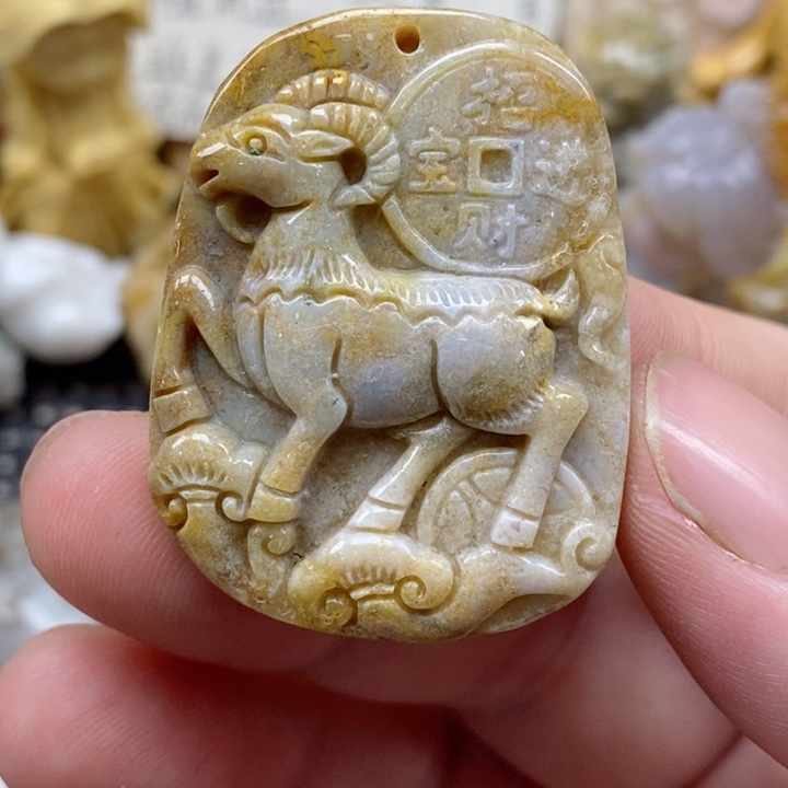 颈饰未镶嵌硅化珊瑚（珊瑚玉）有瑕 小