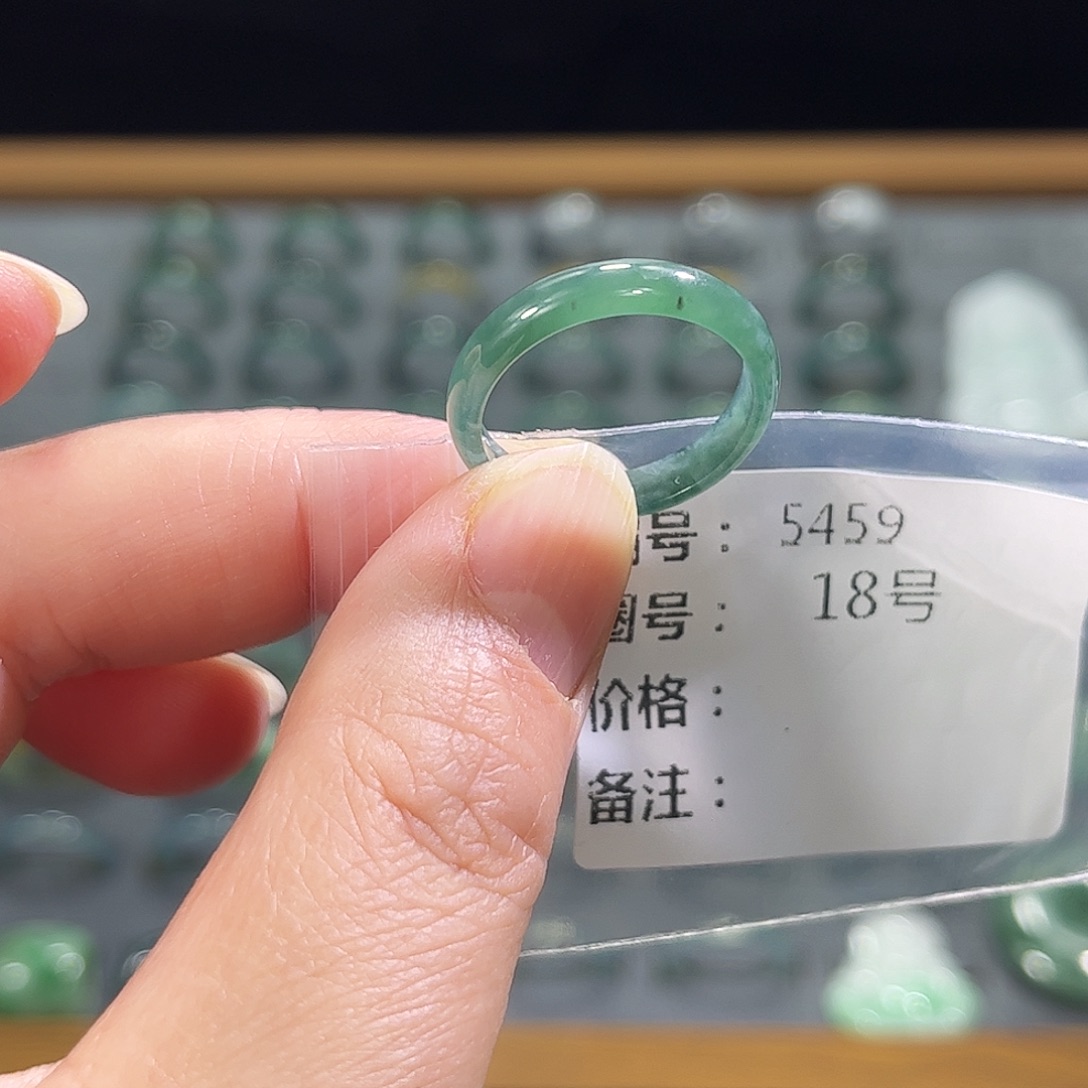 翡翠未镶嵌戒指5459。   。 