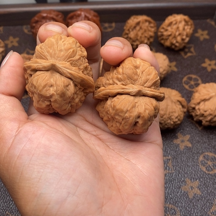 老***们文玩核桃吊坠蛤蟆头