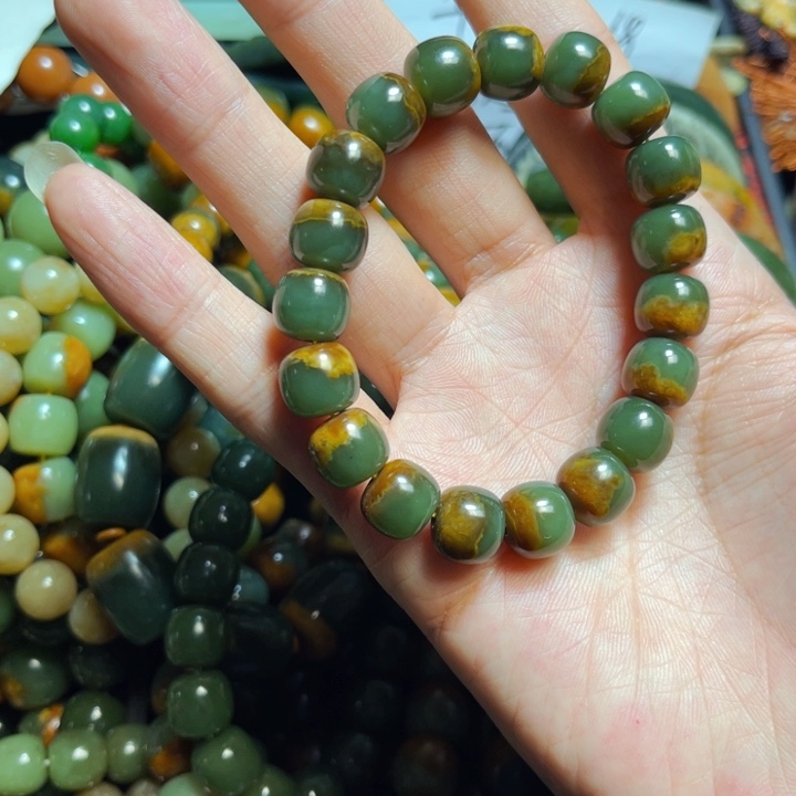 岫岩河磨玉（透闪石质玉）手链未镶嵌