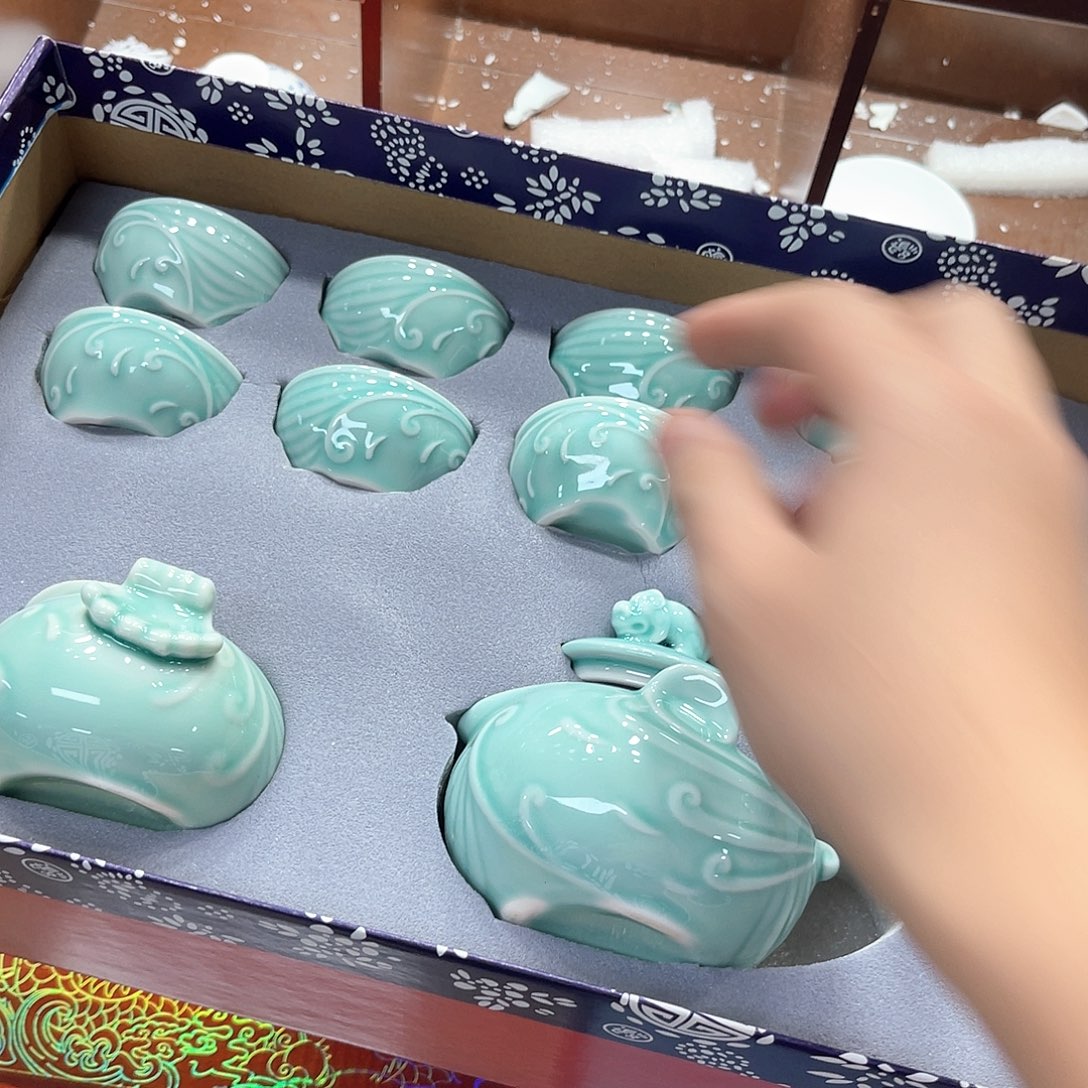 孤品茶具套装等。      