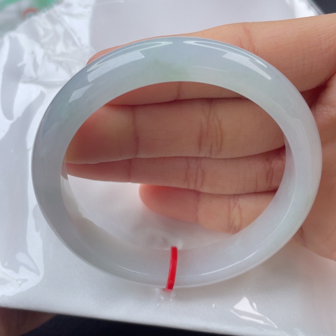 翡翠手镯未镶嵌56圈