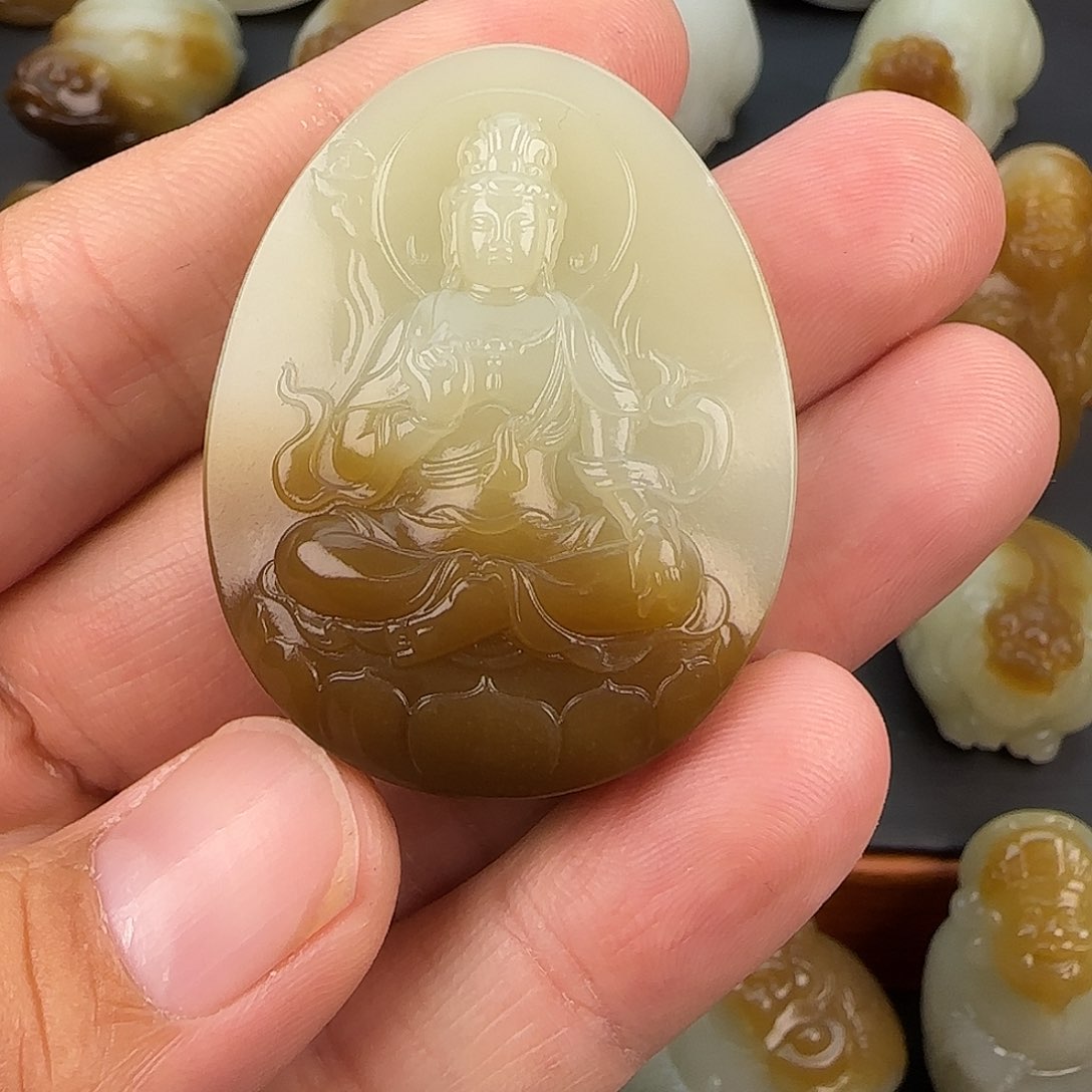 和田玉（糖玉）颈饰未镶嵌星**漫