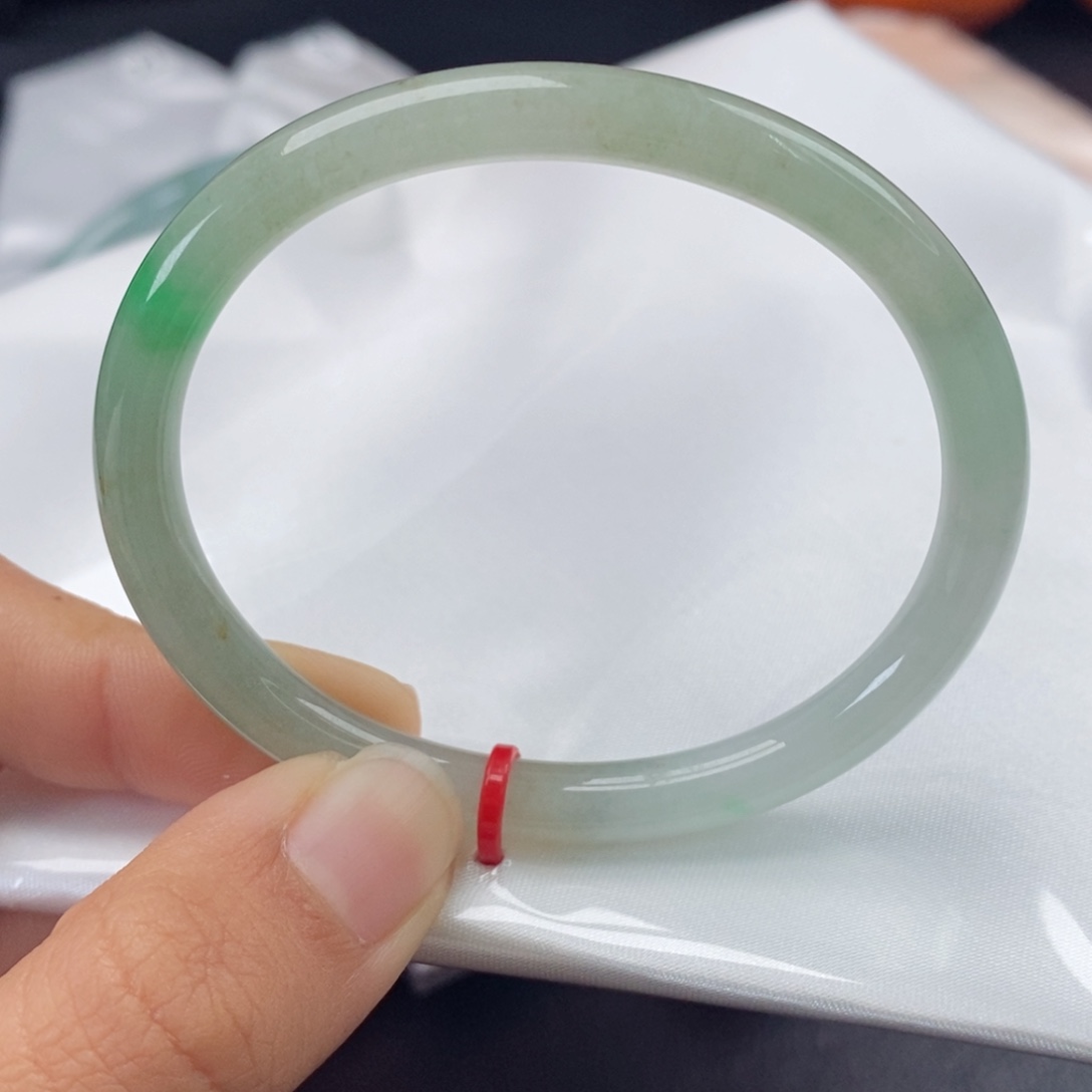 翡翠手镯（贵妃镯）未镶嵌