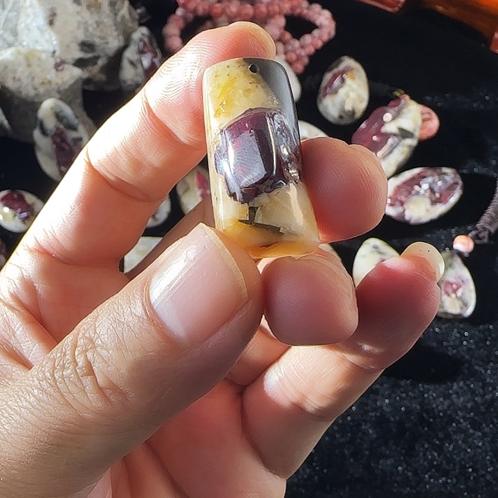 天然辰砂贵州万山天然大晶体朱砂吊坠正品