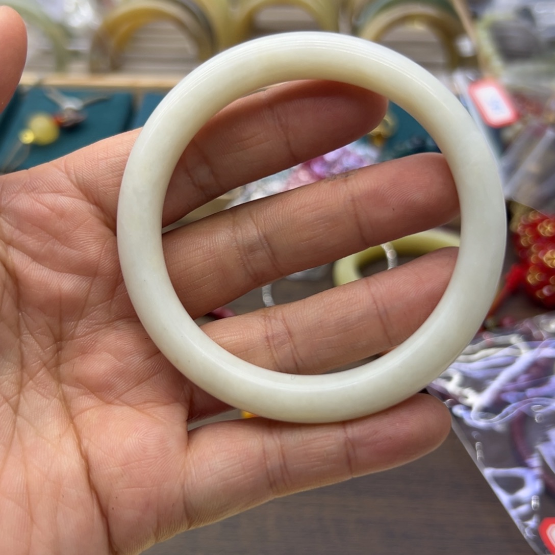 和田玉未镶嵌手镯59.5圈围192瑕