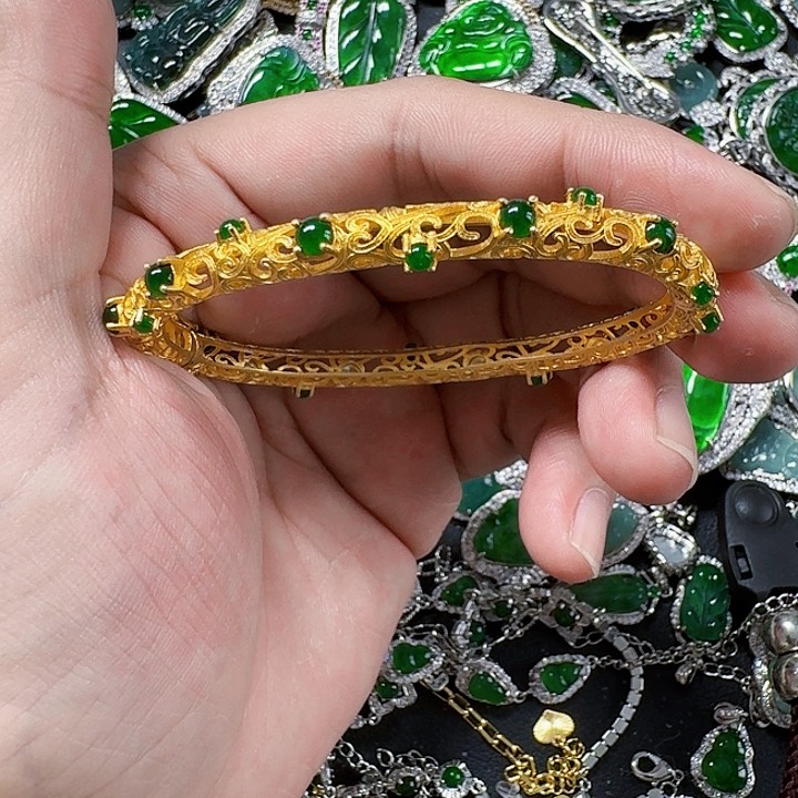 翡翠颈饰未镶嵌天然A货翡翠放漏