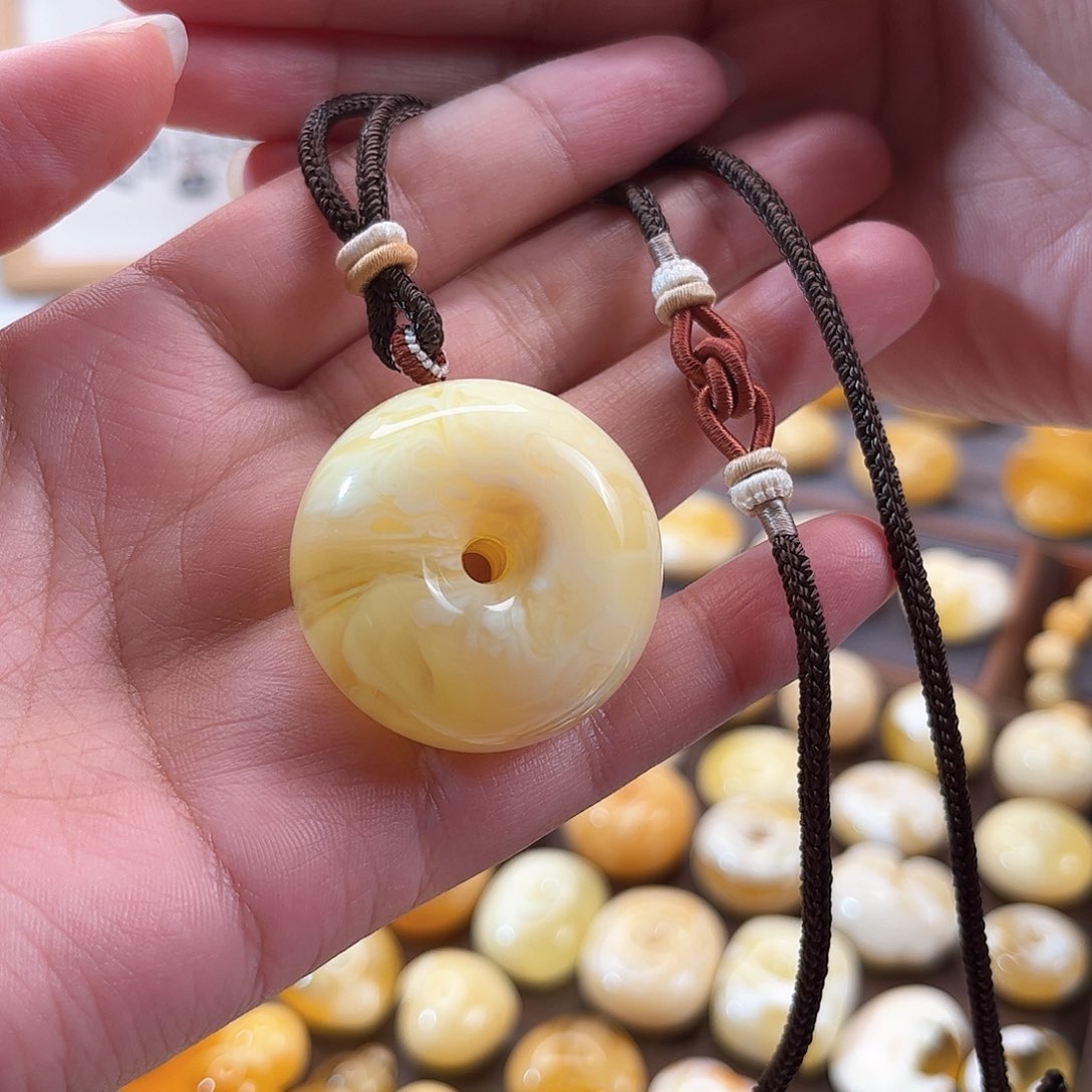 琥珀颈饰未镶嵌E****k焦皮荧光拉丝金白溶洞蜜蜡平安扣吊坠