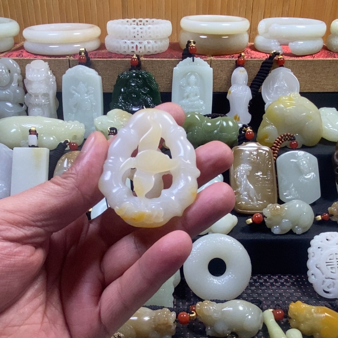 小***儿和田玉未镶嵌挂件