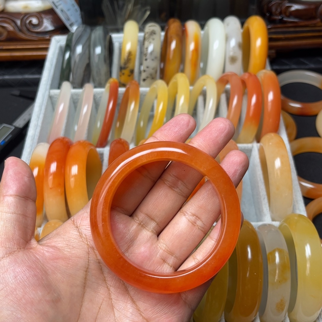 夢***璃石英质玉（黄龙玉）未镶嵌手镯