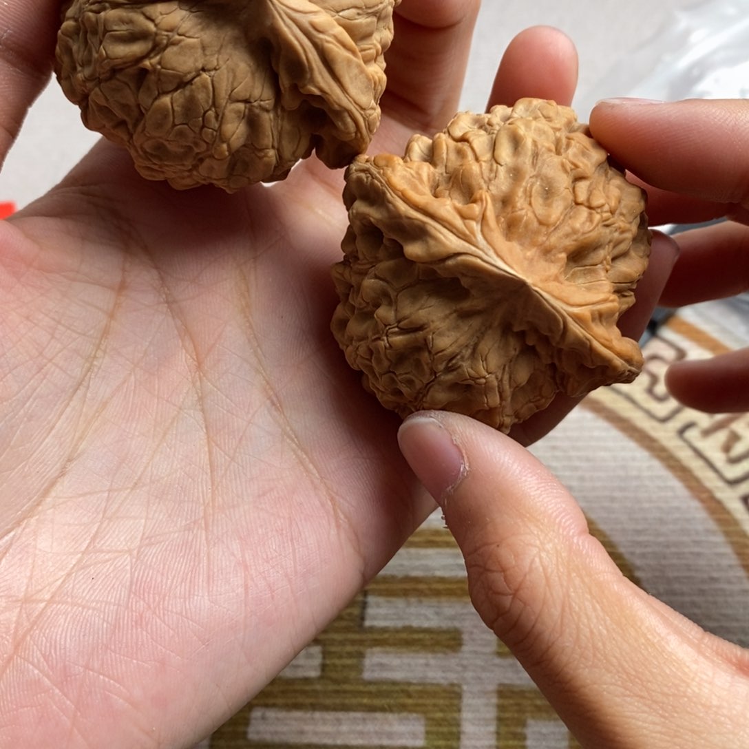 文玩核桃吊坠退****族龙鼎