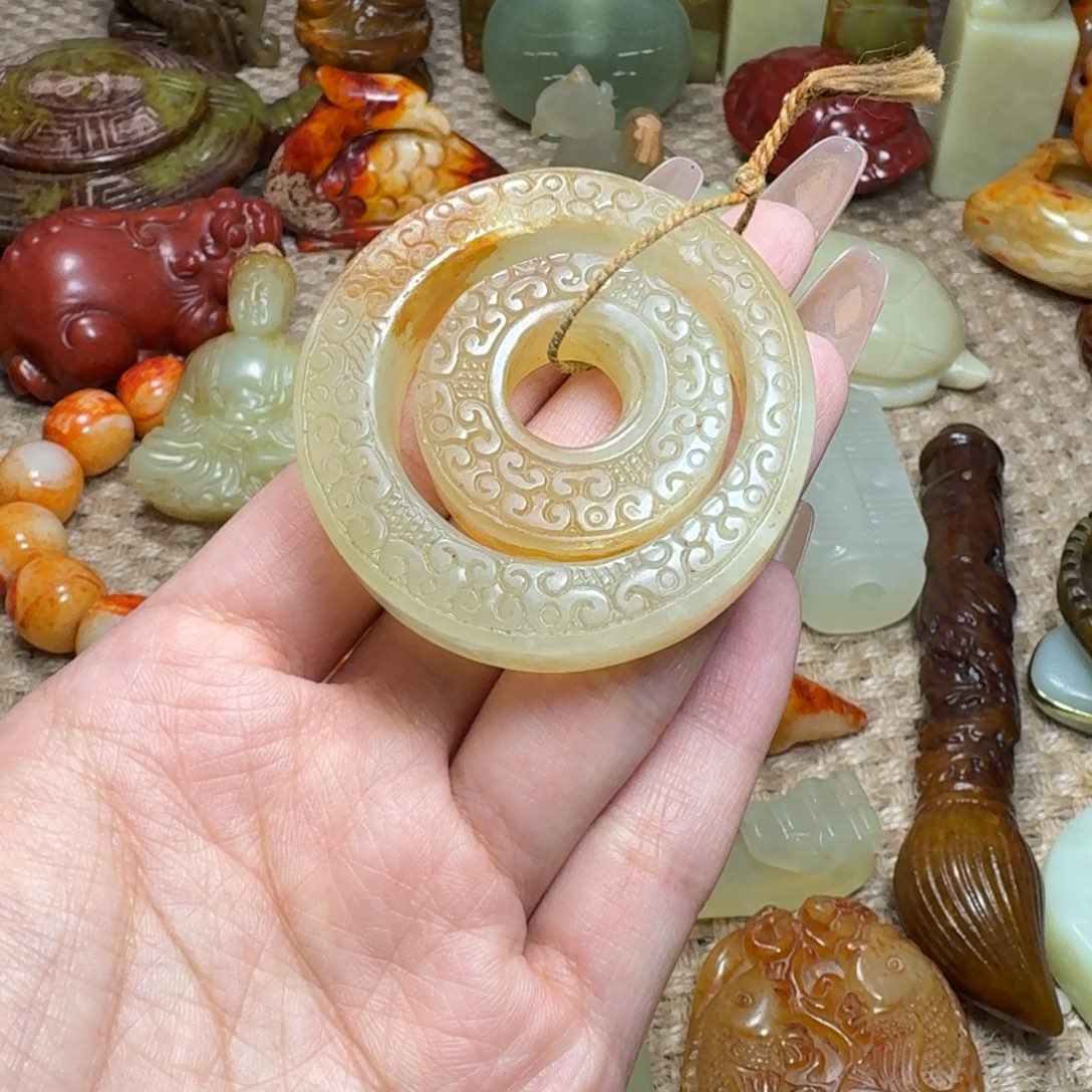 蛇纹石玉未镶嵌颈饰