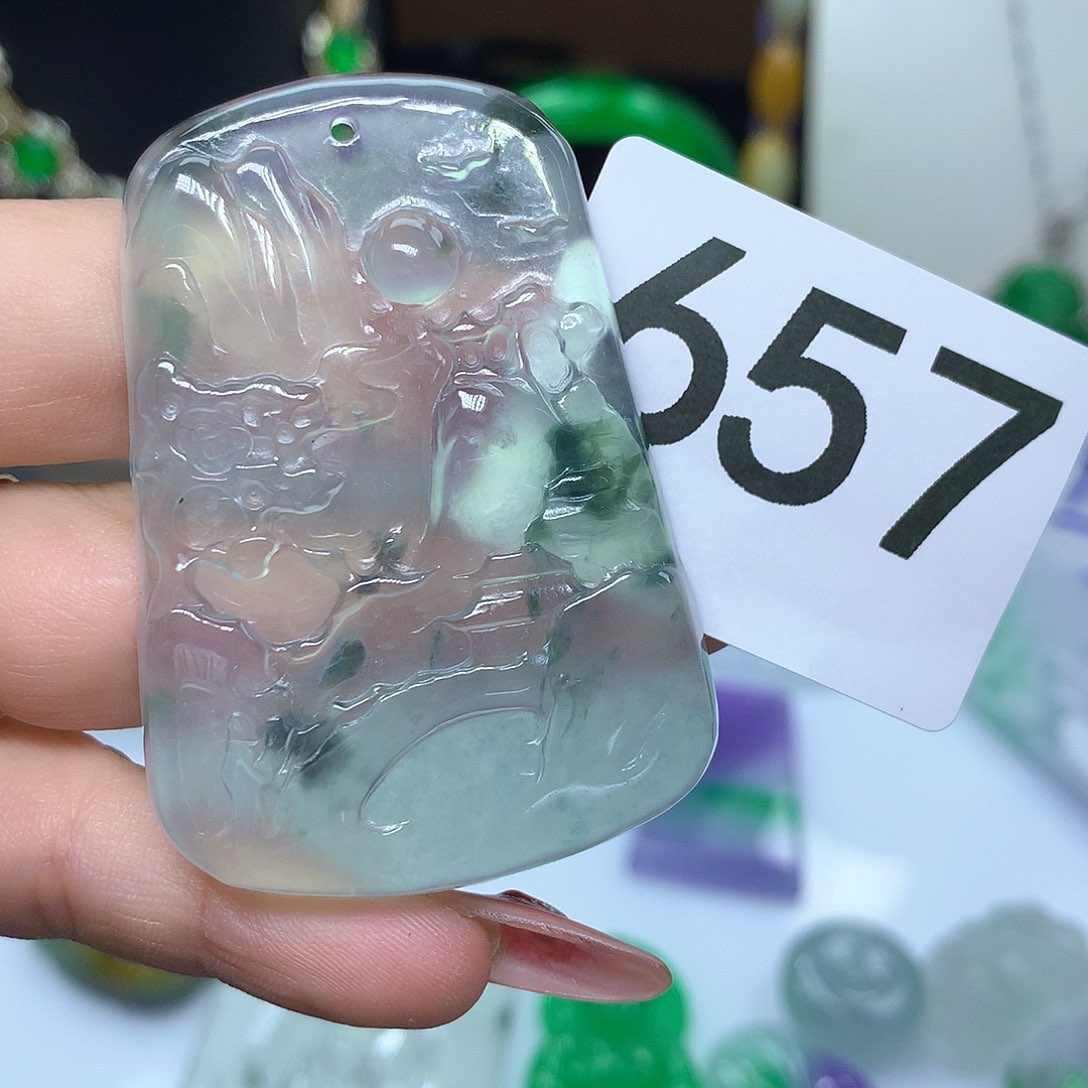 翡翠吊坠(赠链)未镶嵌