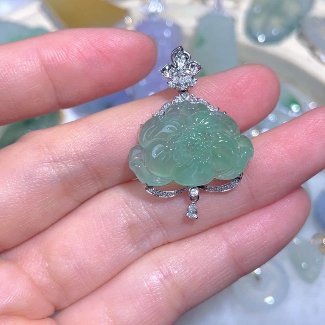 翡翠颈饰18K金镶嵌翡翠