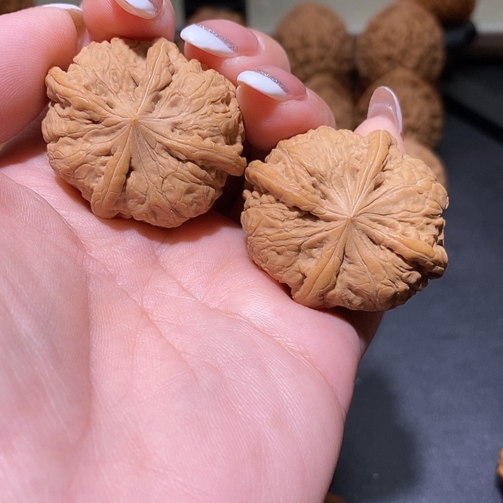 把件文玩核桃糖***野生地雷四棱