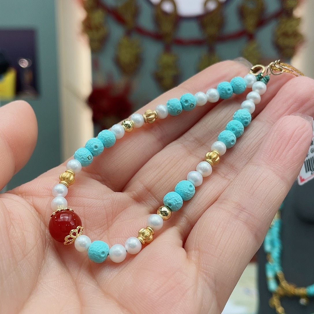 绿松石颈饰未镶嵌