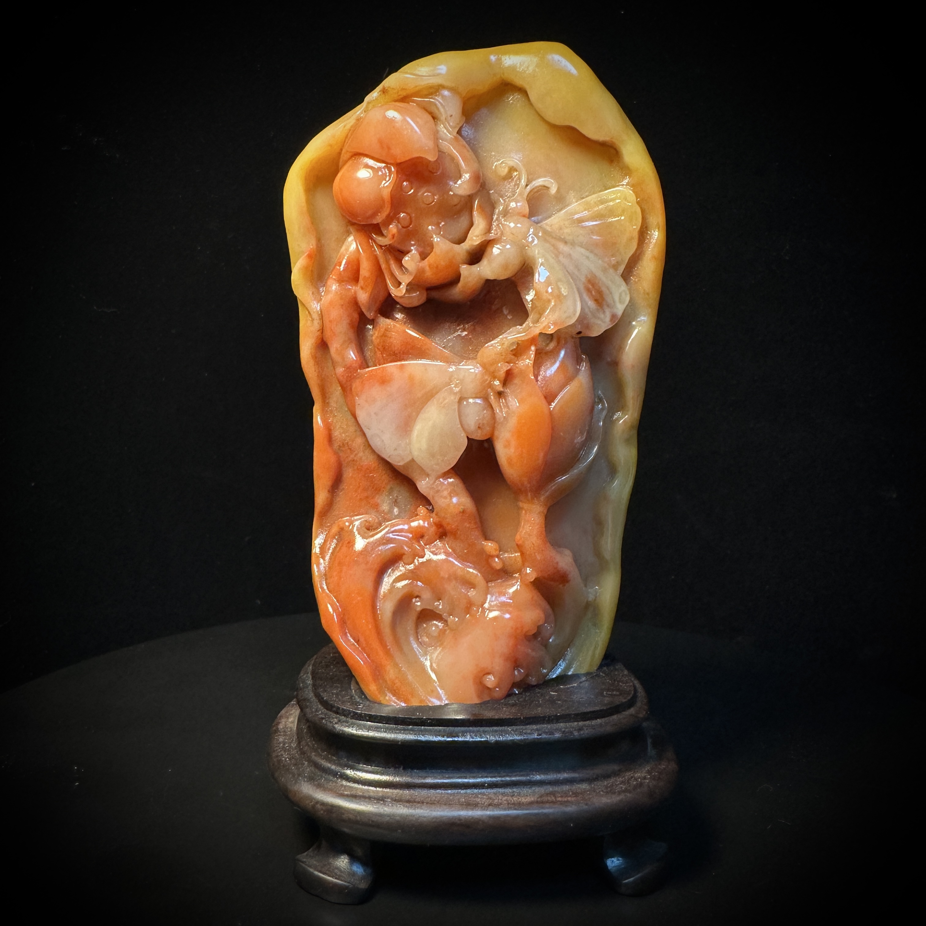 寿山石三彩芙蓉化蝶