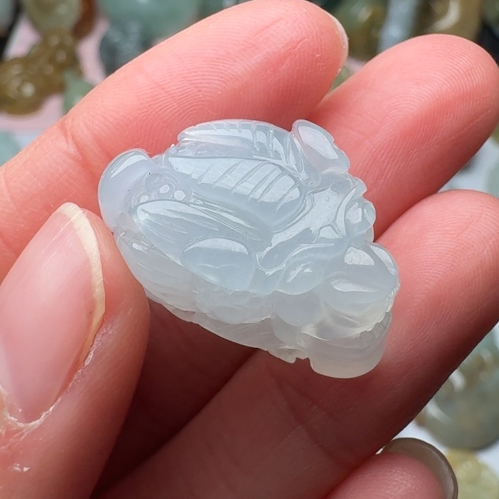 翡翠未镶嵌颈饰貔貅