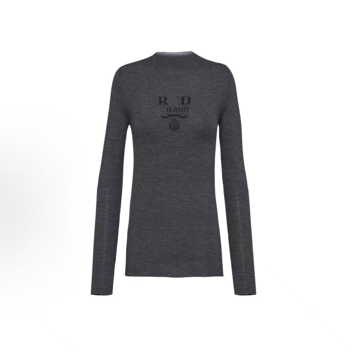 119-~~黑白灰色圆领宽松上衣