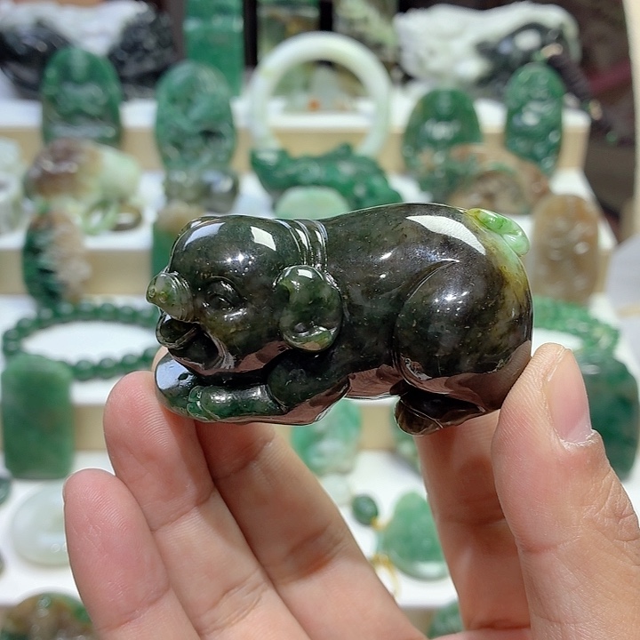 独山玉未镶嵌把件发财猪