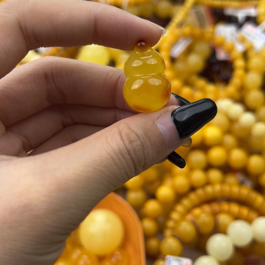 琥珀珠宝奇石未镶嵌